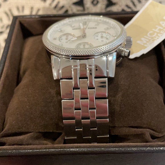 Womens Michael Kors watch NWT - Picture 3 of 10